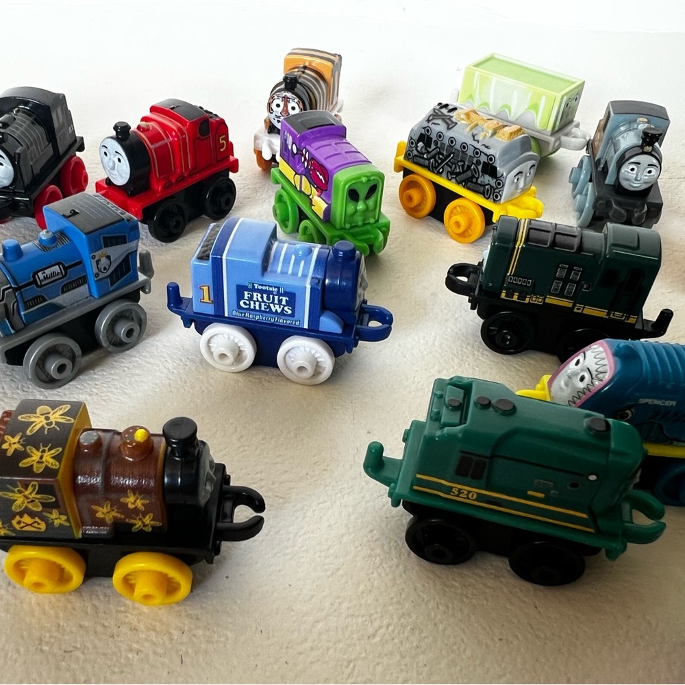 20 Thomas & Friends Mini Train Collection - Picture 2 of 5